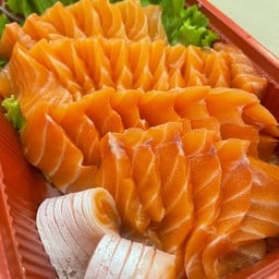 แซลมอนซาชิมิ ครึ่งกิโล