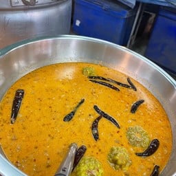 ขนมจีนน้ำยารสเด็ด ตลาดพระปิ่น 7