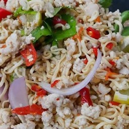 ยำมาม่าหมูสับ