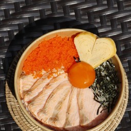 ข้าวหน้าปลาแซลมอนเบิร์น 1 Grill Salmon Don l