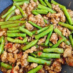 ผัดพริกแกงหมูสับ