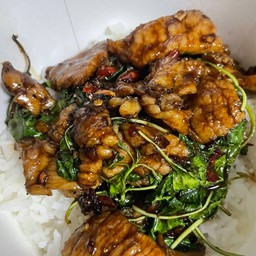 ข้าวกระเพราหมูนุ่ม