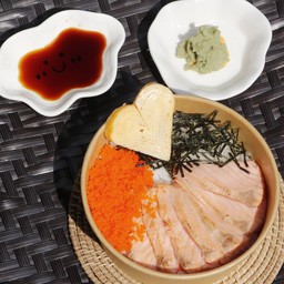 ข้าวหน้าแซลมนเบิร์น 2 Grill Salmon Don ll