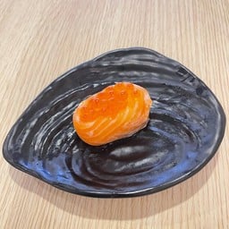 ซูชิแซลมอนพันข้าวอิกุระ