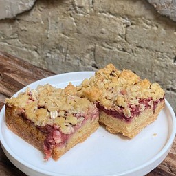 สตรอเบอร์รี่โอ๊ตครัมเบิ้ล (Strawberry Oat Crumble) 1 ชิ้น