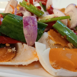 ยำไข่เค็ม