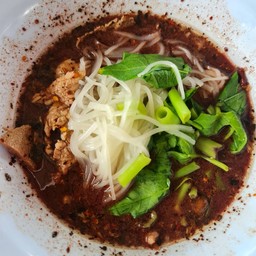 ก๋วยเตี๋ยวน้ำตกหมูชามใหญ่