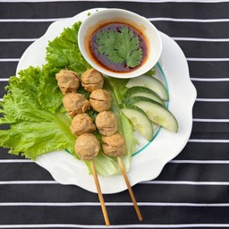 ลูกชิ้นไก่ ไม้ละ