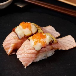 แซลมอนเบิร์นชีส