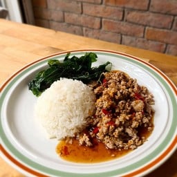 ข้าวกะเพราเนื้อสไลด์