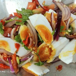 ยำไข่เค็ม