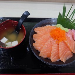 ชุดข้าวหน้าแซลมอน