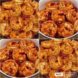 กุ้งผัดพริกแห้งโหระพาราดข้าว