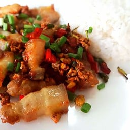 43SOEI9 หมูกรอบ ผัดกะเพรา รสเด็ด