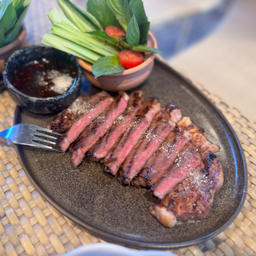 เนื้อแองกัสย่างจิ้มแจ่ว