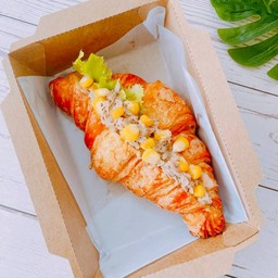 ครัวซองท์เนยสด ทูน่าข้าวโพดหวาน