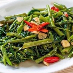 ผัดผักบุ้งไฟแดง  炒空心菜