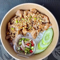 หมูกระเทียม