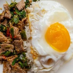 ผัดกระเพราเนื้อ