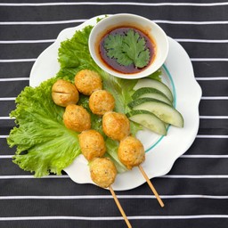 ลูกชิ้นไก่สาหร่าย ไม้ละ