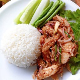 ข้าวไก่ย่างน้ำตก