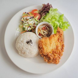 ข้าวปลาทอด ซอสน้ำยำมะม่วง