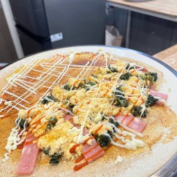 เครปร้อน พิซซ่า แฮม ผักโขม หมูหยอง