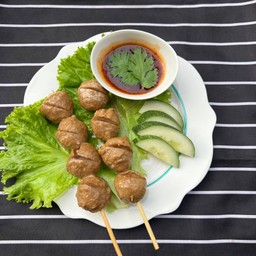 ลูกชิ้นเนื้อทอด ไม้ละ