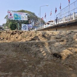 马 สุกี้หนีน้ำ ผัดซีอิ้วกำแพงดิน แม่สาย แม่สาย