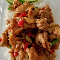 หมูชิ้นคั่วพริกเกลือ ฟรีไข