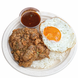 ข้าวไก่ทอด ไข่ดาว น้ำจิ้มแจ่ว