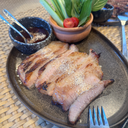 คอหมูย่างน้ำจิ้มแจ่ว