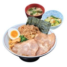 โชยุราเมนดีลักซ์ และชุดสุดคุ้ม