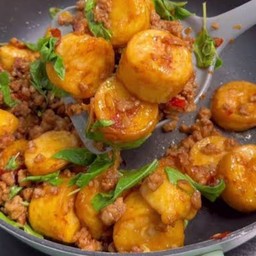 ผัดกะเพราหมูเต้าหู้ทอด