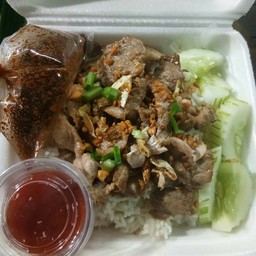 ข้าวหมูทอดกระเทียม