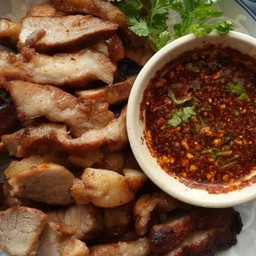 คอหมูย่าง (กับข้าว)