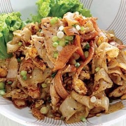 马 สุกี้หนีน้ำ ผัดซีอิ้วกำแพงดิน บ้านจ้อง แม่สาย