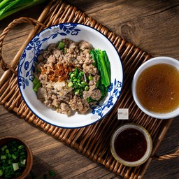 Promotion เกาเหลาคลุก(แห้ง)หมูบะช่อทรงเครื่อง + ข้าวเปล่า + ไข่ออนเซ็น 1 ฟอง