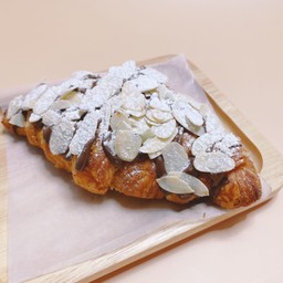 ครัวซองค์เนยสด อัลมอนด์