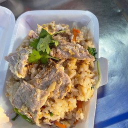 ข้าวผัดไข่ใส่หมู