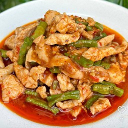 ผัดพริกแกงไก่