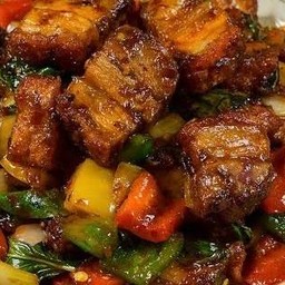 ข้าวพริกเผาหมูกรอบ