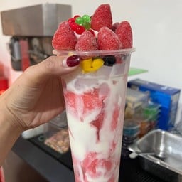 สตอเบอรี่โยเกิร์ตใหญ่ยาว