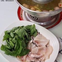 ต้มยำเนื้อปลาเก๋า หรือ เนื้อปลาเก๋าเล่นน้ำ
