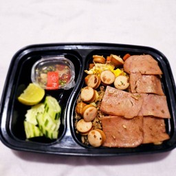 ข้าวผัดแฮมไก่ + ไส้กรอกไก่ สไตล์จีน