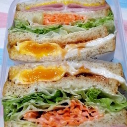 แซนวิชเกาหลีไข่ดาวแฮมผักสลัด