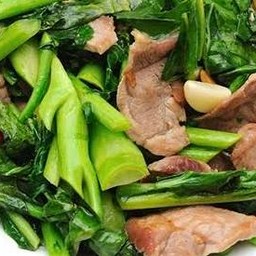 คะน้าหมูชิ้นราดข้าว