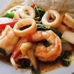 กะเพราทะเลราดข้าว