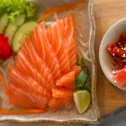 แซลมอนซาชิมิ