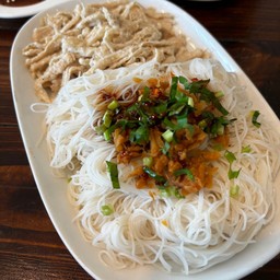 หมี่ขาวไก่ฉีก